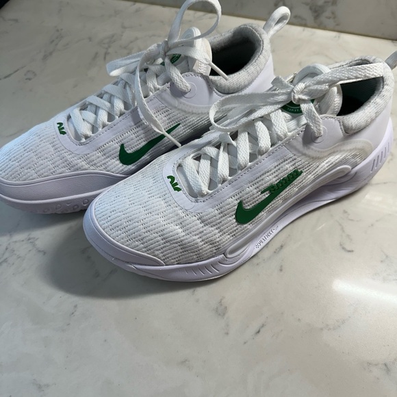 Nike White and Green Athletic Shoes with Cushioned Sole - Picture 3 of 13